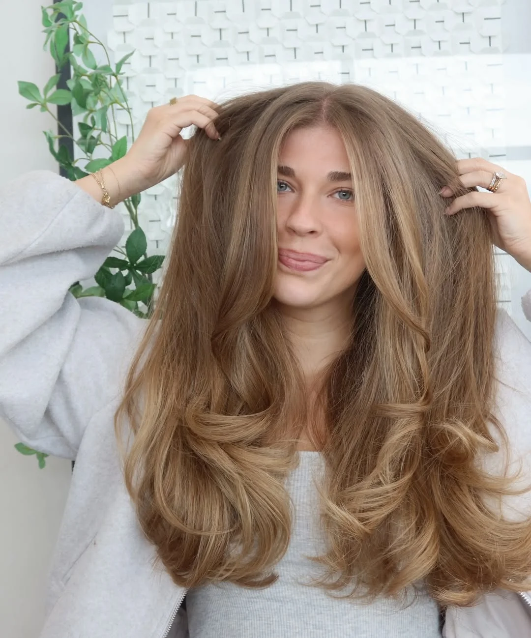 beachy summer blonde hair color 2026 Soft Caramel Blonde Blowout With Feathered Layers