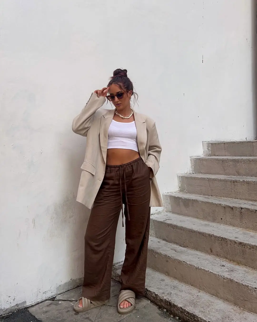 casual summer blazer outfits 2026 Neutral Blazer With Relaxed Brown Trousers And Cropped Layers
