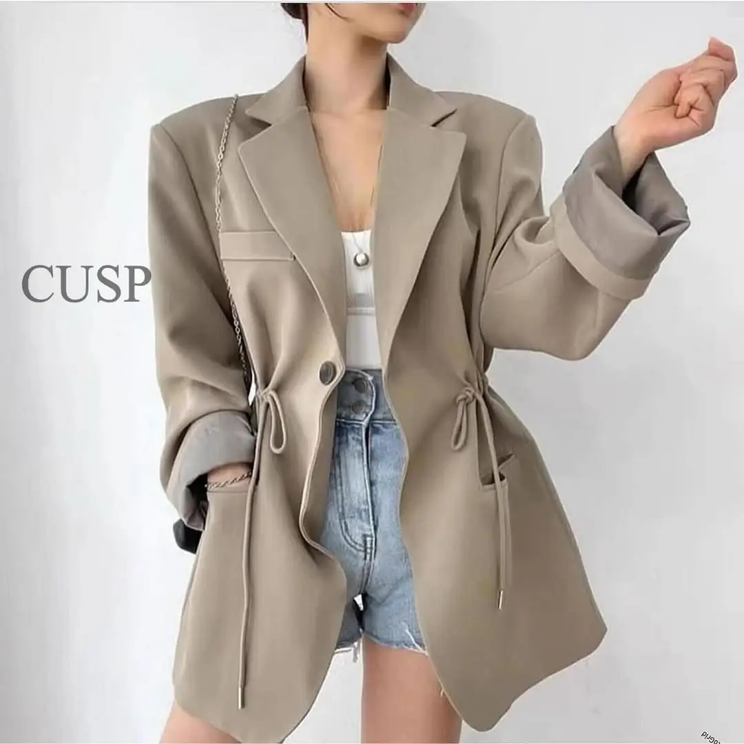 casual summer blazer outfits 2026 Structured Beige Blazer With High Waisted Denim Shorts