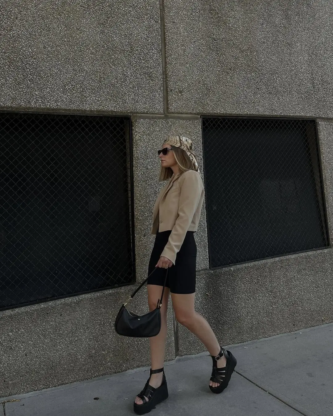 casual summer blazer outfits 2026 Cropped Blazer With Black Shorts And Minimal Accessories