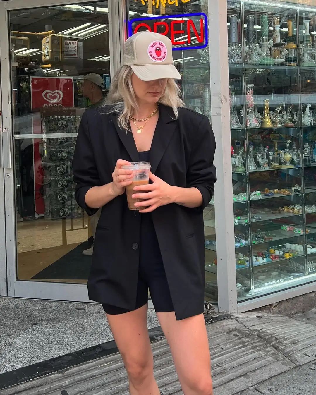 casual summer blazer outfits 2026 Oversized Black Blazer With Sporty Summer Layers