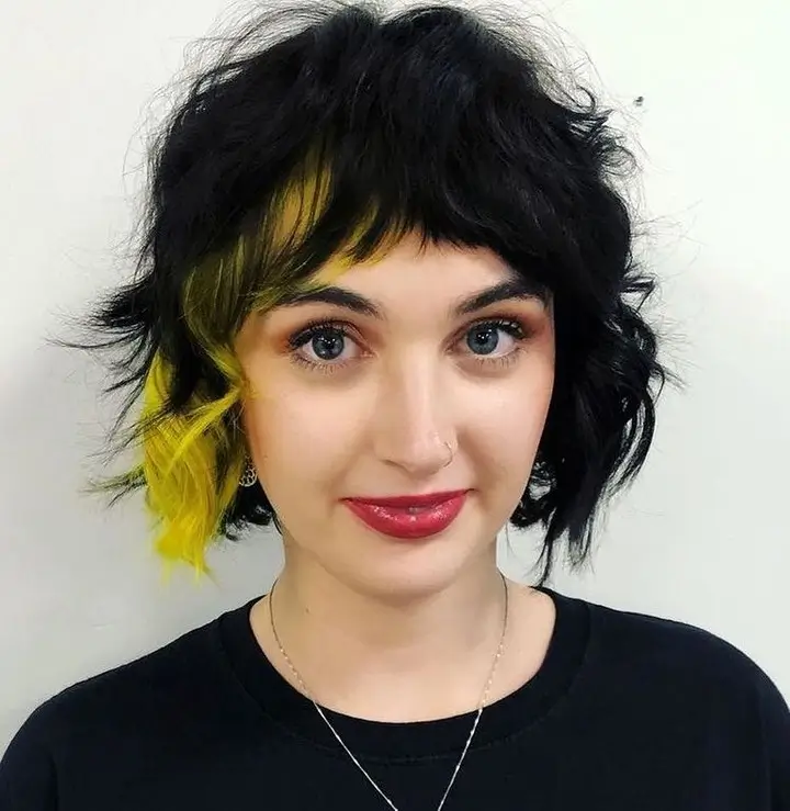 21 choppy summer bob haircut 2026 Edgy Two-Tone Choppy Bob With Bold Texture