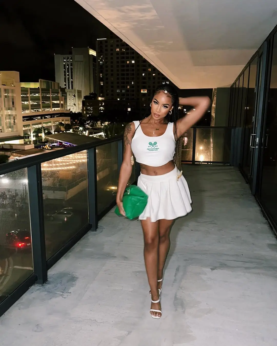 Outfits 2026 Sporty night-out look with a feminine twist