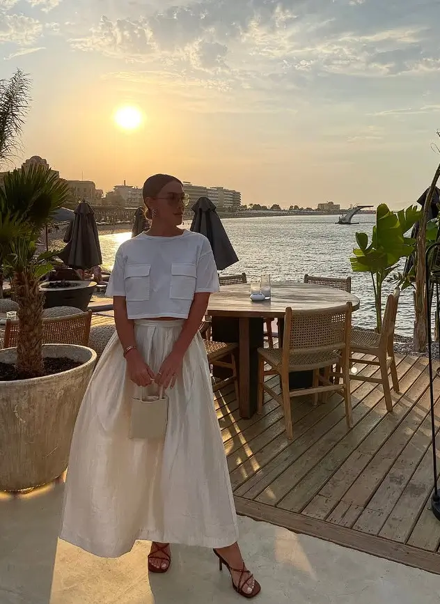 Outfits 2026 Soft coastal elegance in monochrome white