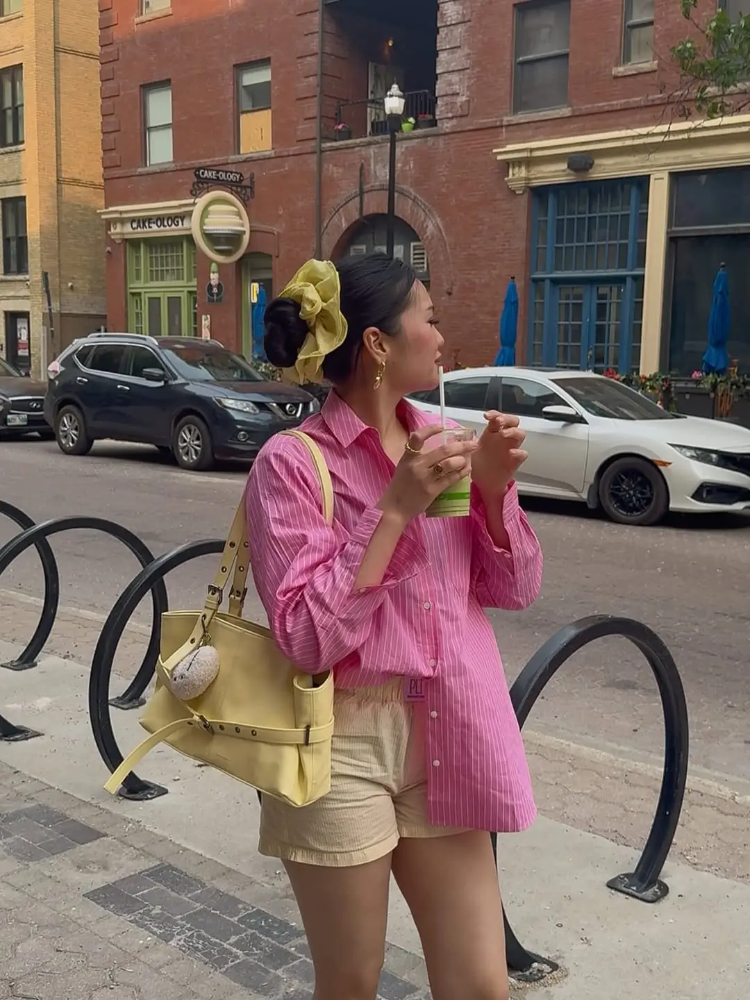 Outfits 2026 Colorful casual layering with effortless city energy