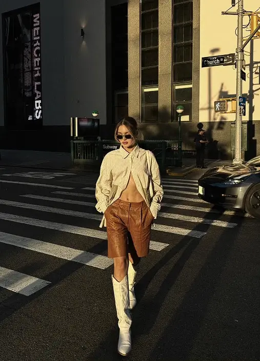 Outfits 2026 City-girl edge with leather and oversized layers