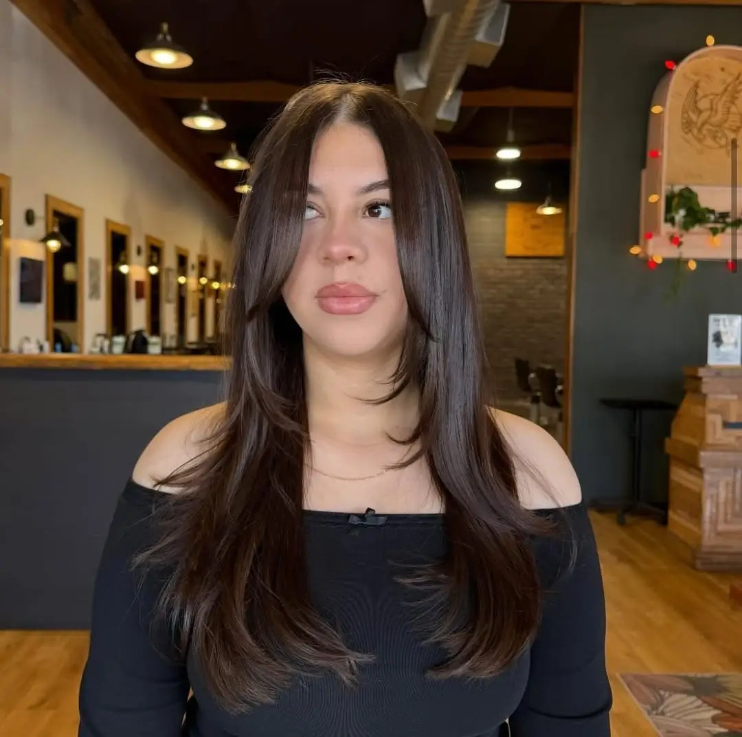 face framing summer haircuts for long hair 2026 Sleek Straight Layers with Minimal Face-Framing Precision