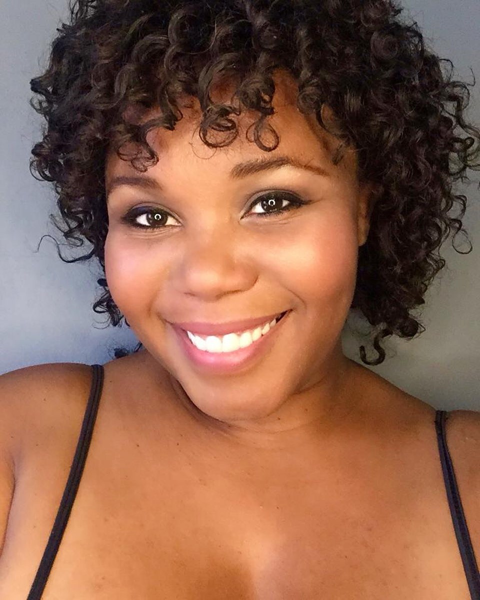 face-framing summer haircuts for plus size women 2026 Short Curly Tapered Cut with Defined Volume