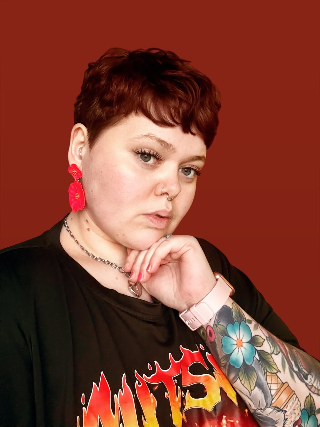face-framing summer haircuts for plus size women 2026 Soft Auburn Micro Pixie with Rounded Shape
