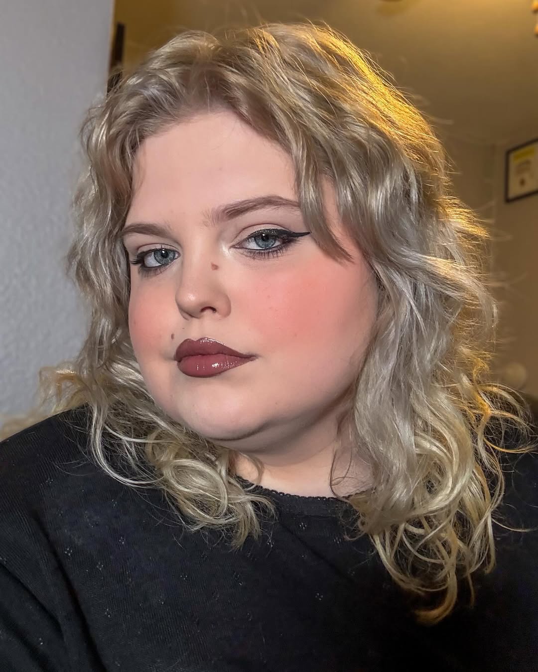 face-framing summer haircuts for plus size women 2026 Soft Natural Curly Mid Length with Lived-In Texture