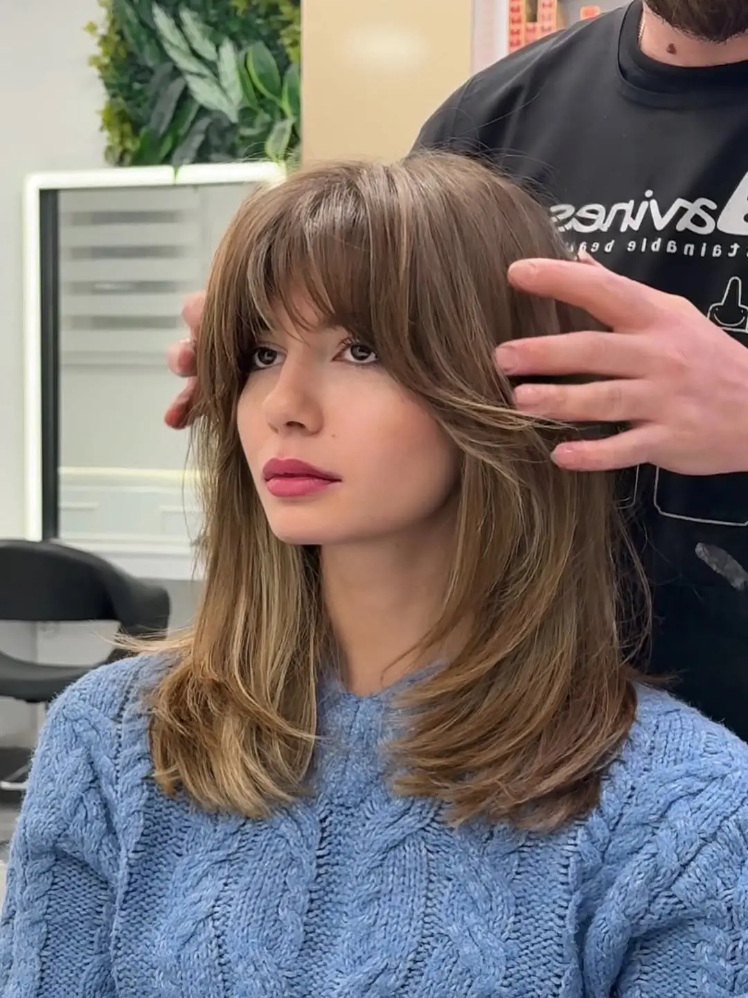 face-slimming-summer-haircut-for-round-face-2026 mid-length-layered-cut-with-soft-curtain-bangs