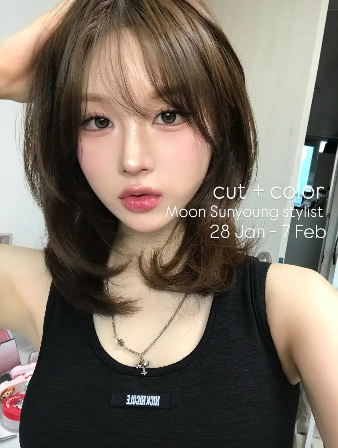 face-slimming-summer-haircut-for-round-face-2026 soft-mid-length-layers-with-wispy-bangs-and-airy-volume