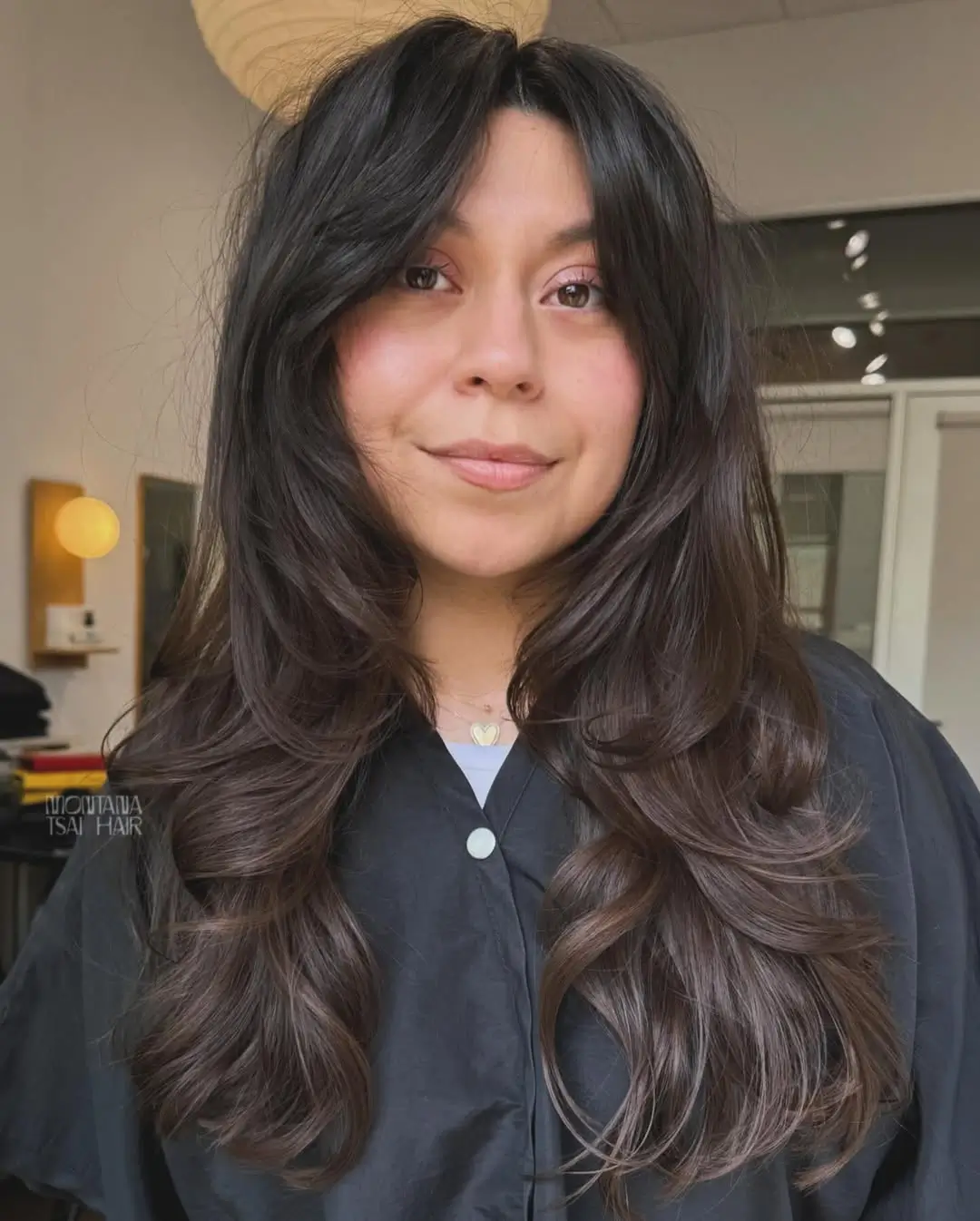 face-slimming-summer-haircut-for-round-face-2026 long-layered-brunette-waves-with-soft-curtain-movement