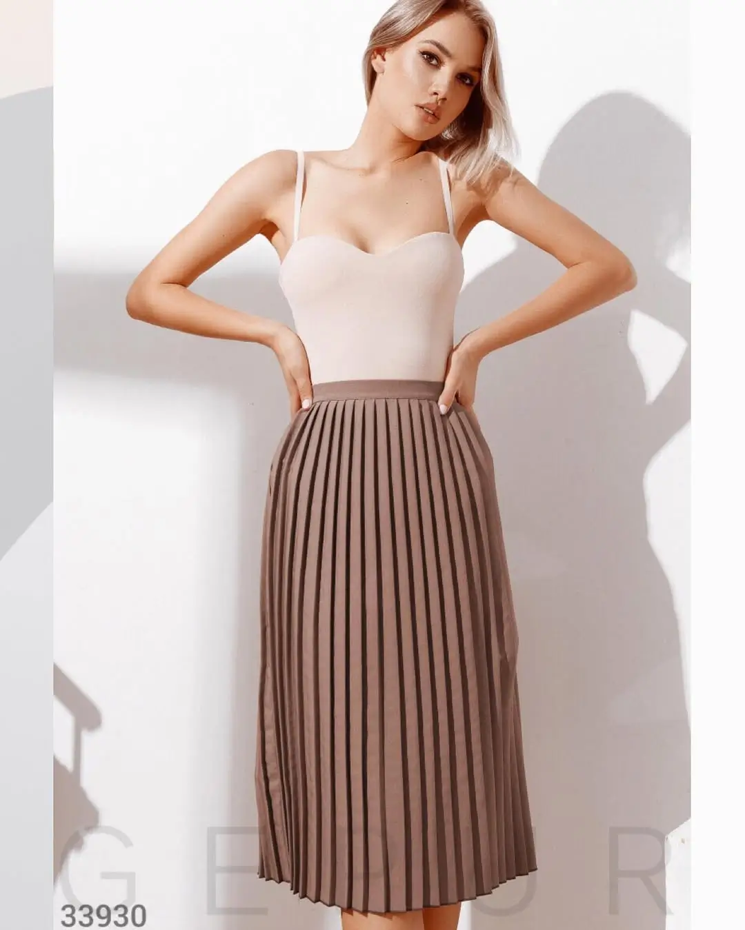 21 flowy summer skirt outfits 2026 Soft Neutral Midi Pleated Skirt With Minimal Top