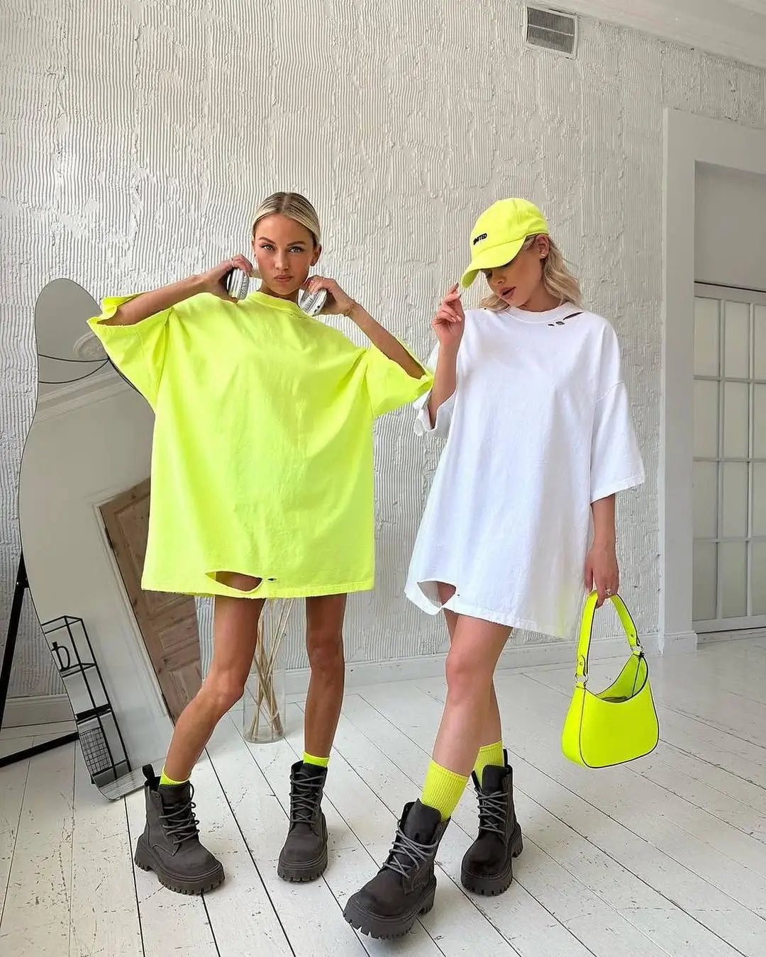 25 oversized summer outfit 2026 Bold oversized tees with neon accents for playful street energy