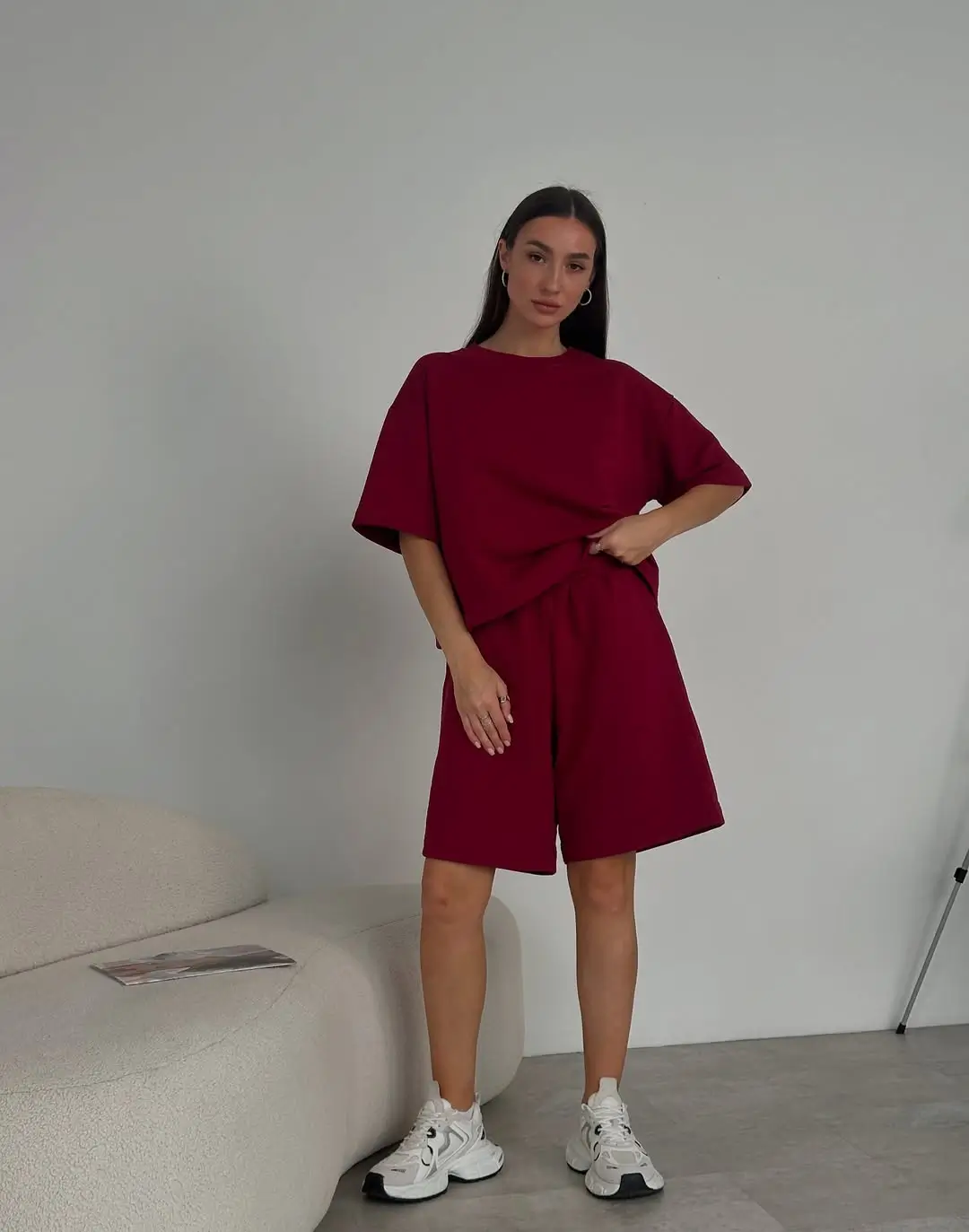 25 oversized summer outfit 2026 Deep red oversized set with sporty undertones