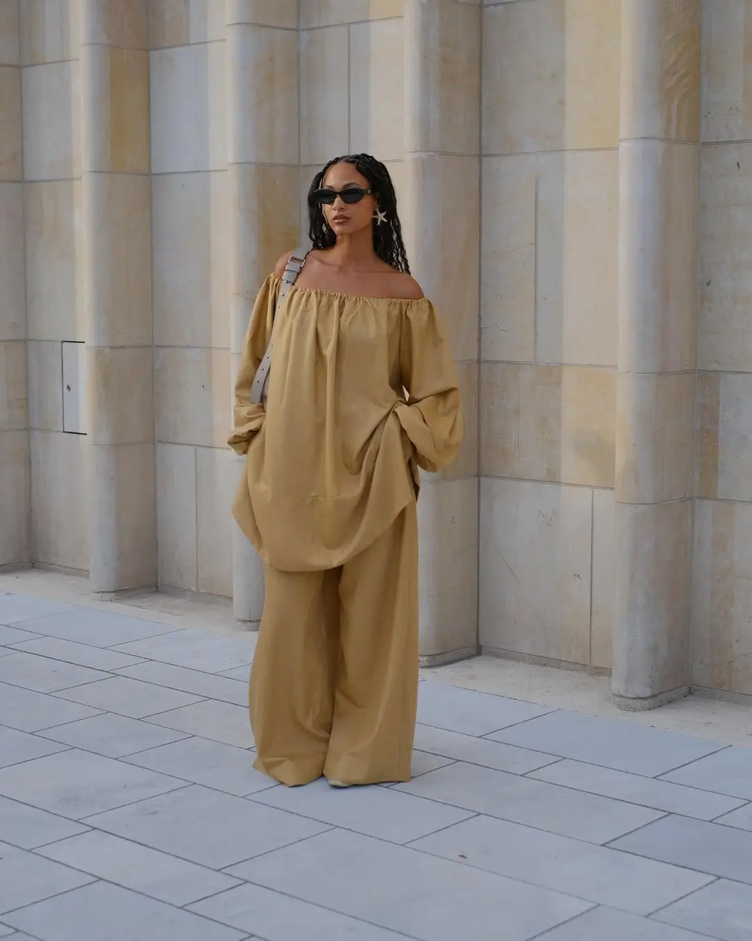 25 oversized summer outfit 2026 Warm neutral oversized set with effortless drama