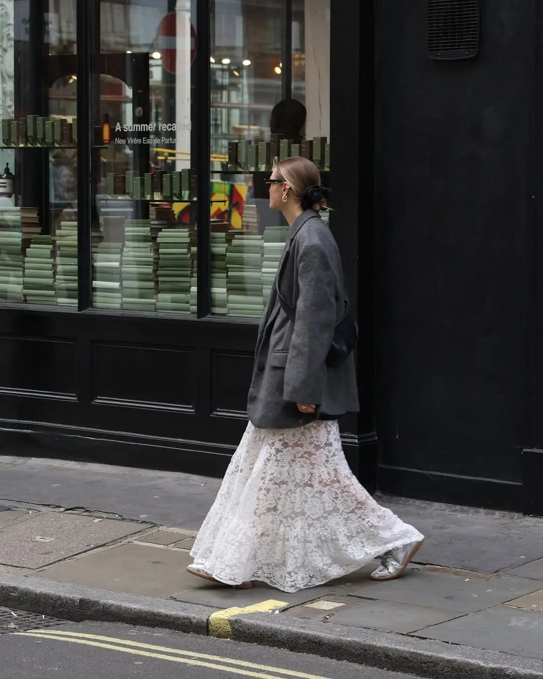 25 oversized summer outfit 2026 Oversized blazer and lace skirt contrast that feels quietly powerful
