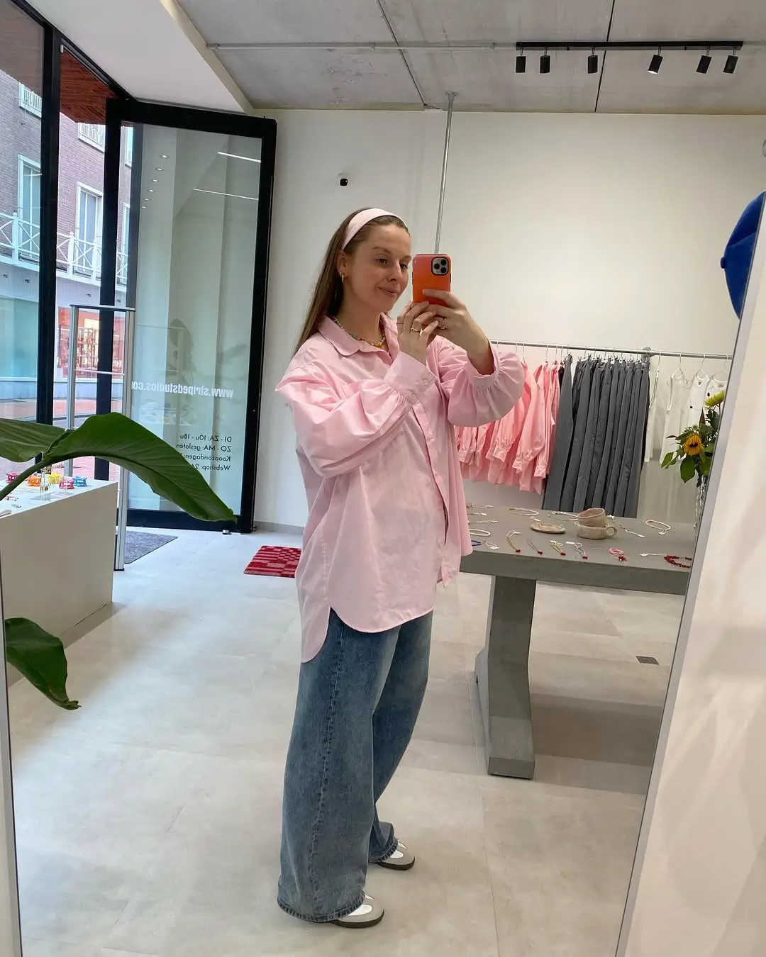 25 oversized summer outfit 2026 Soft pink oversized shirt and denim for effortless daytime charm