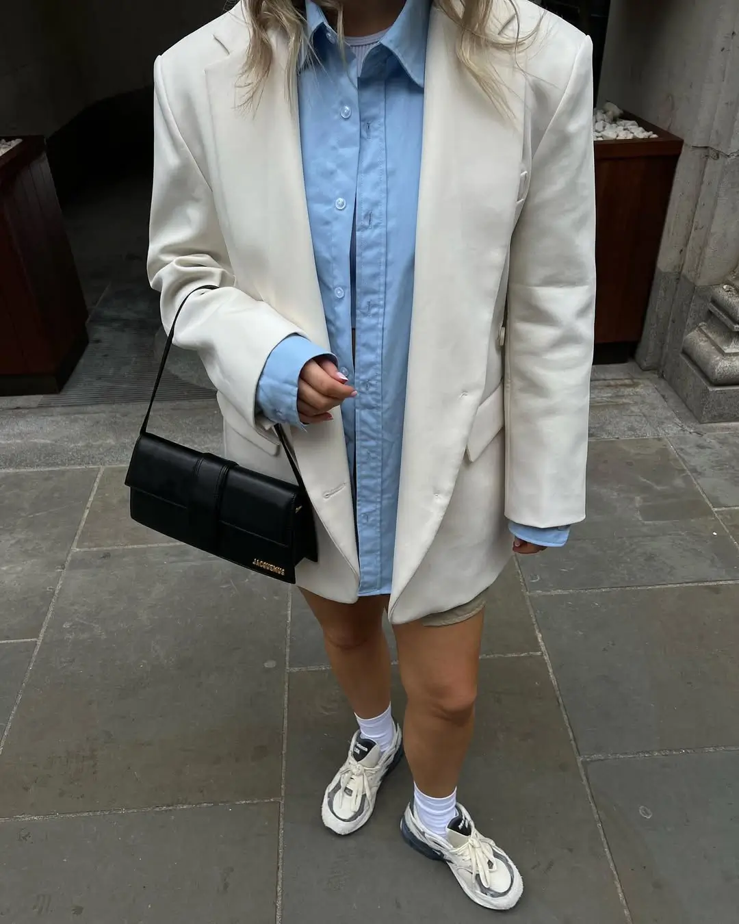 25 oversized summer outfit 2026 Layered oversized blazer look with sporty undertones