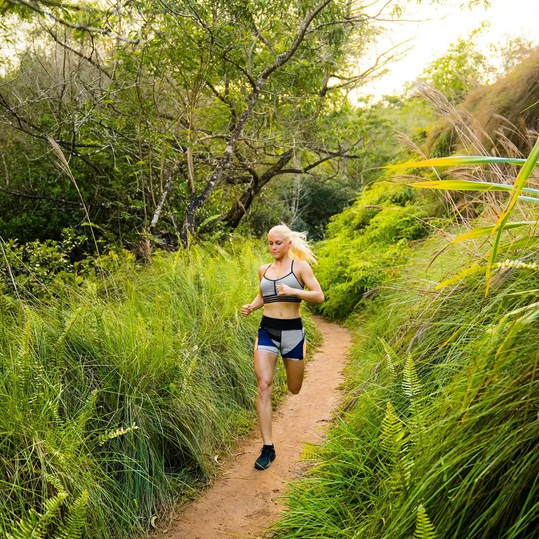 summer activewear 2026 Trail Running Look That Blends Performance With Nature