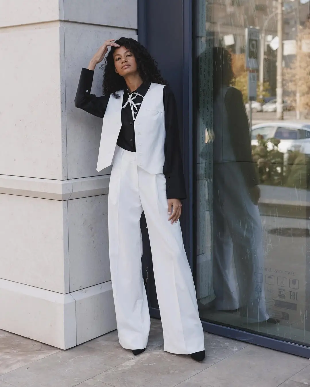 25 summer business casual outfit 2026 black and white contrast with elevated vest tailoring