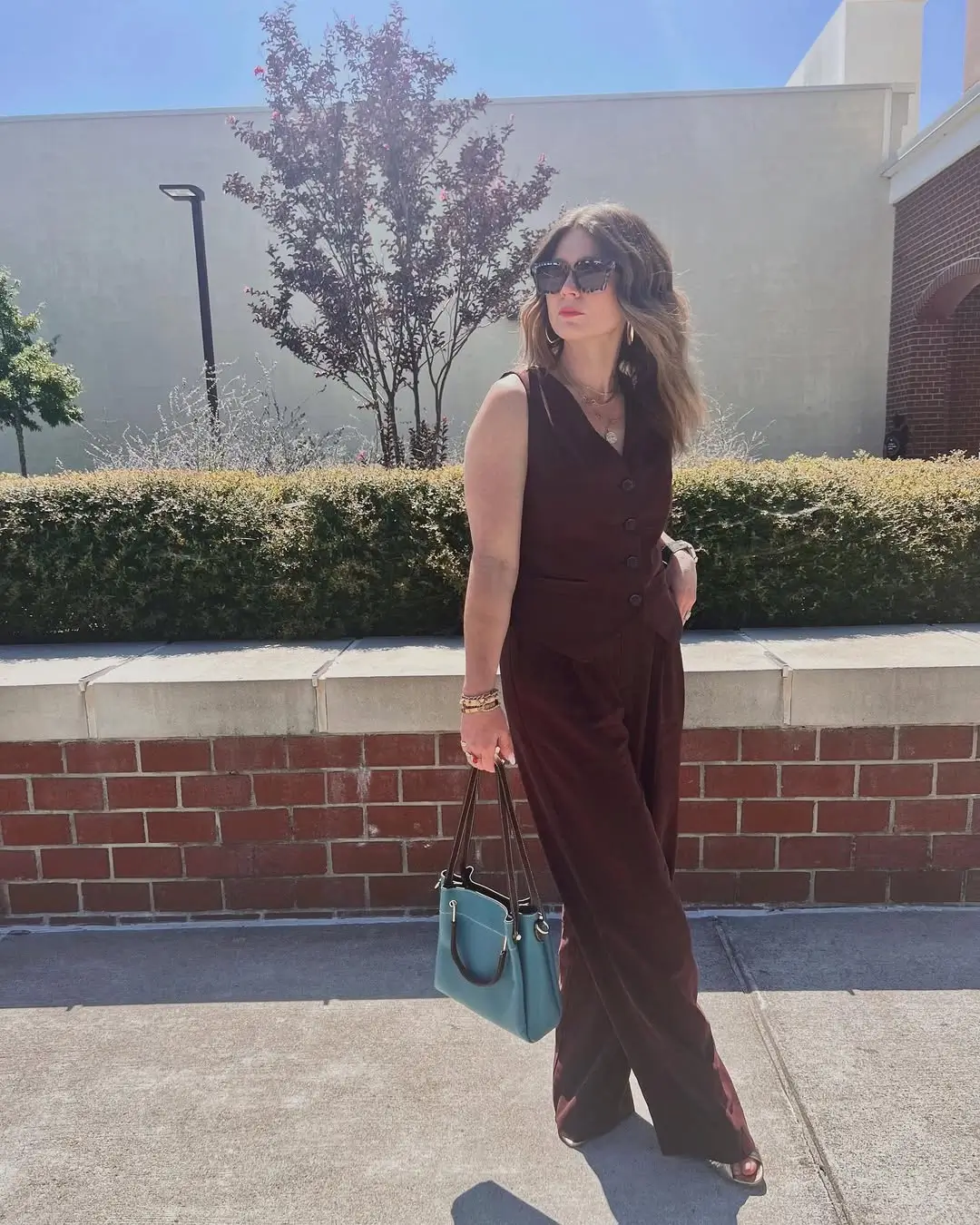 25 summer business casual outfit 2026 sleeveless tailoring for warm city days