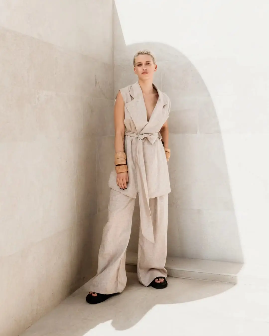 25 summer business casual outfit 2026 relaxed linen tailoring with understated summer structure