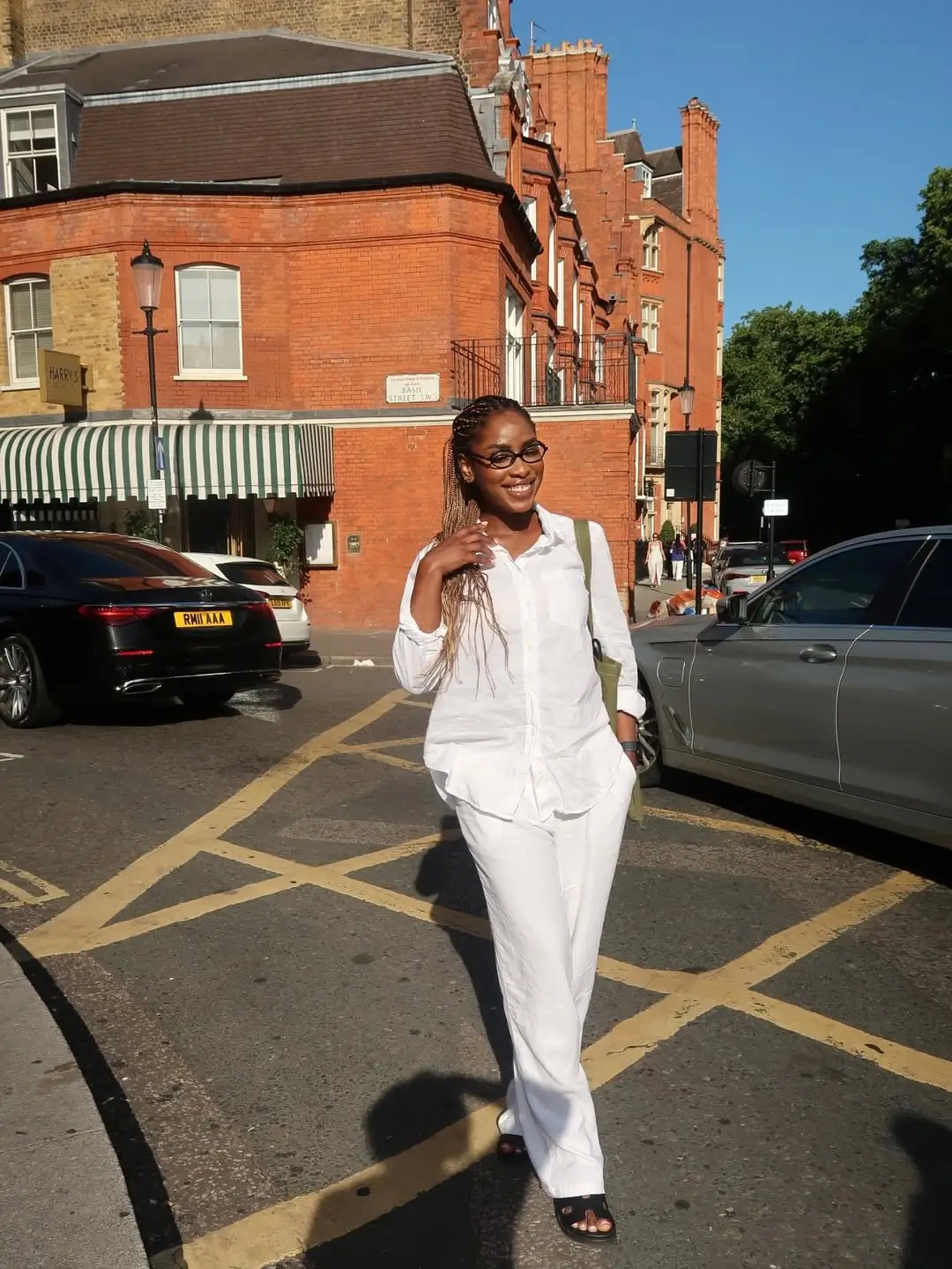 24 summer linen outfits 2026 Relaxed All White Linen That Feels Like City Summer Ease