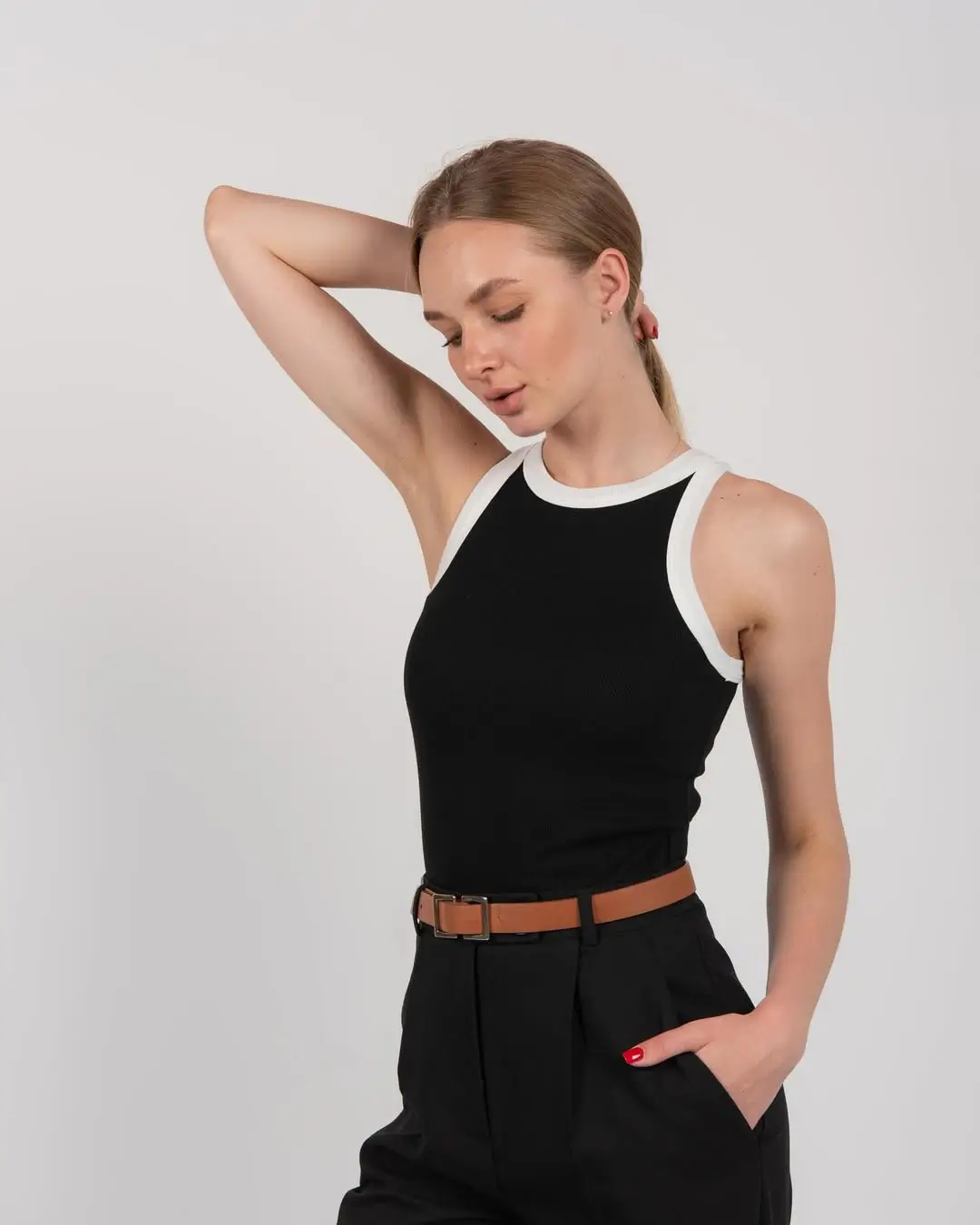 24 summer tops outfit 2026 Sporty minimalism with a sharp summer edge