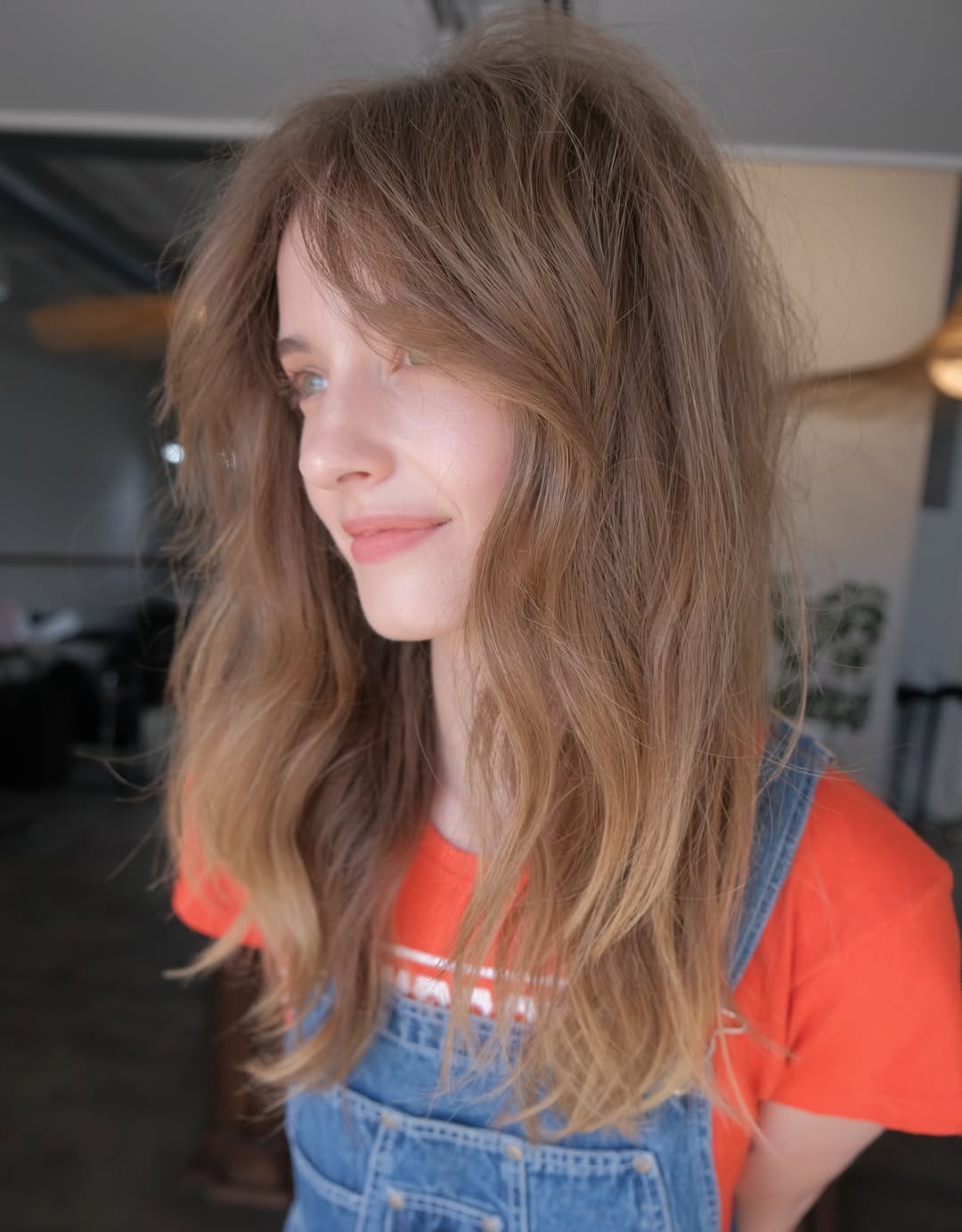 textured summer haircuts for medium hair 2026 Effortless Wavy Texture with Natural Layers