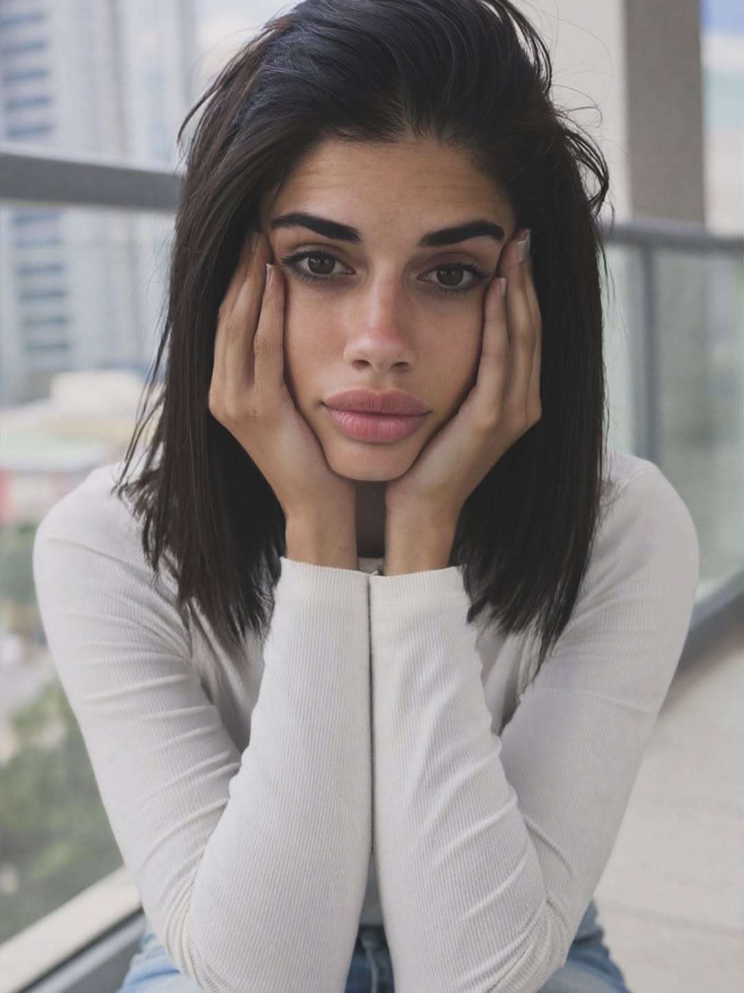 textured summer haircuts for medium hair 2026 Minimal Straight Cut with Natural Volume