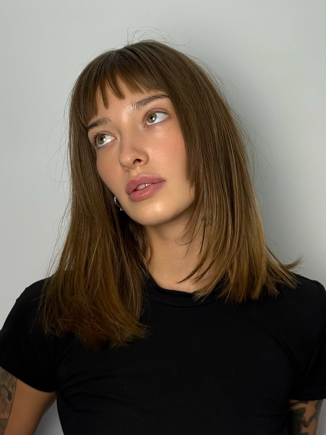 textured summer haircuts for medium hair 2026 Light Straight Layers with Wispy Bangs