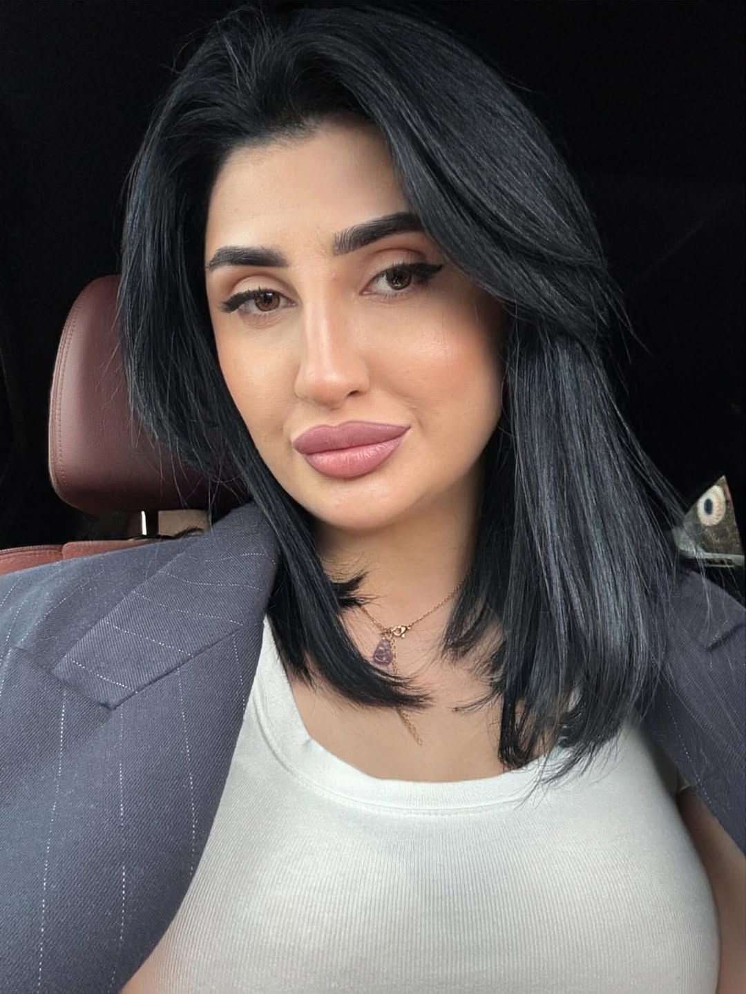 textured summer haircuts for medium hair 2026 Polished Straight Layered Lob with Clean Finish