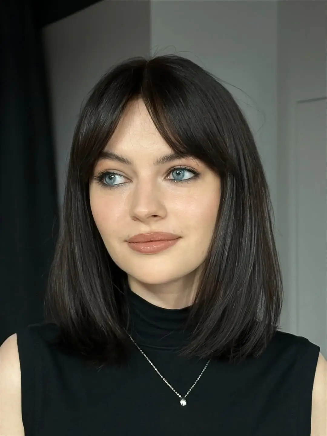 textured summer haircuts for thin fine hair 2026 Classic shoulder length cut with smooth curtain bangs