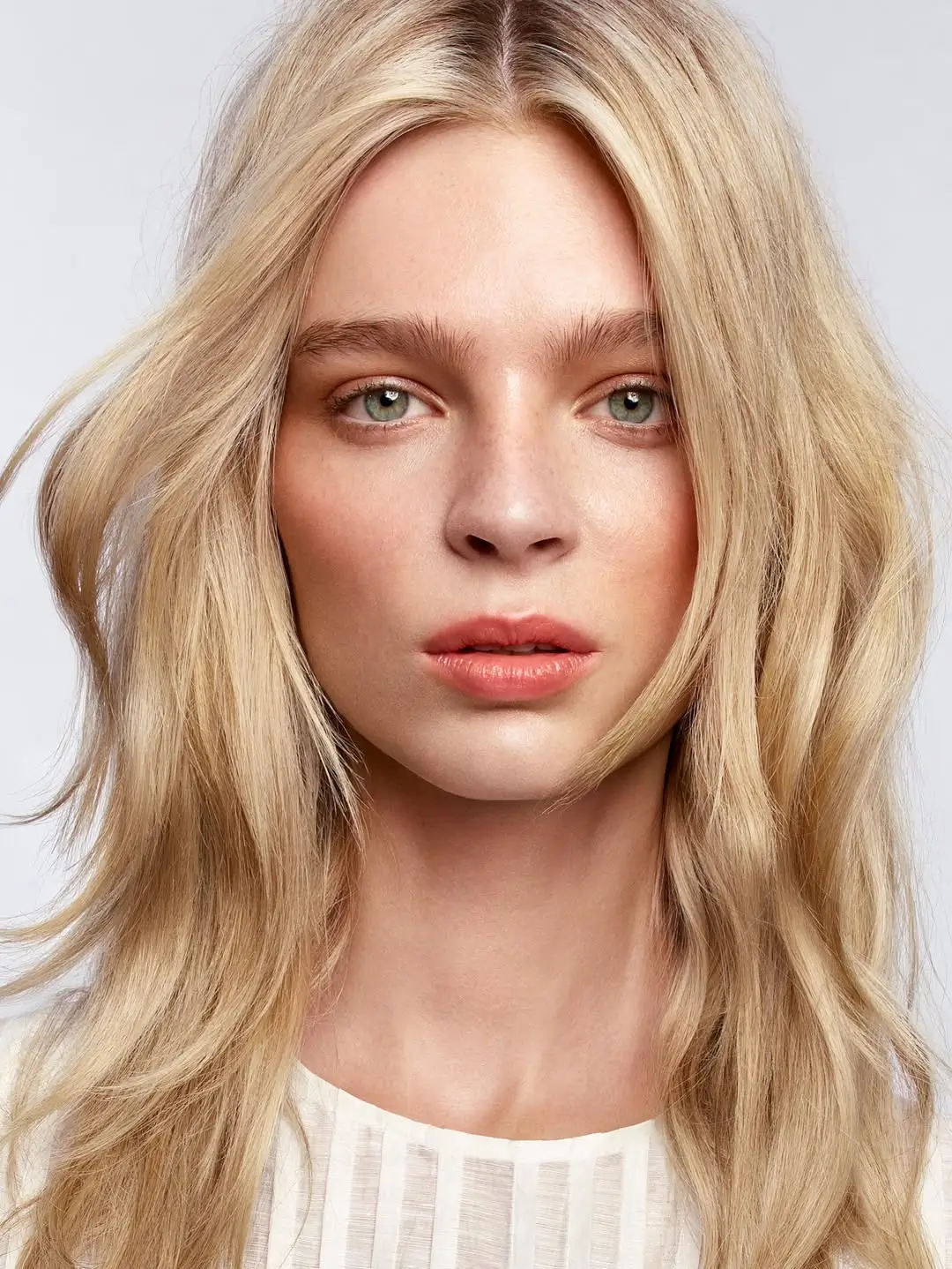 textured summer haircuts for thin fine hair 2026 Soft airy blonde layers with natural lift