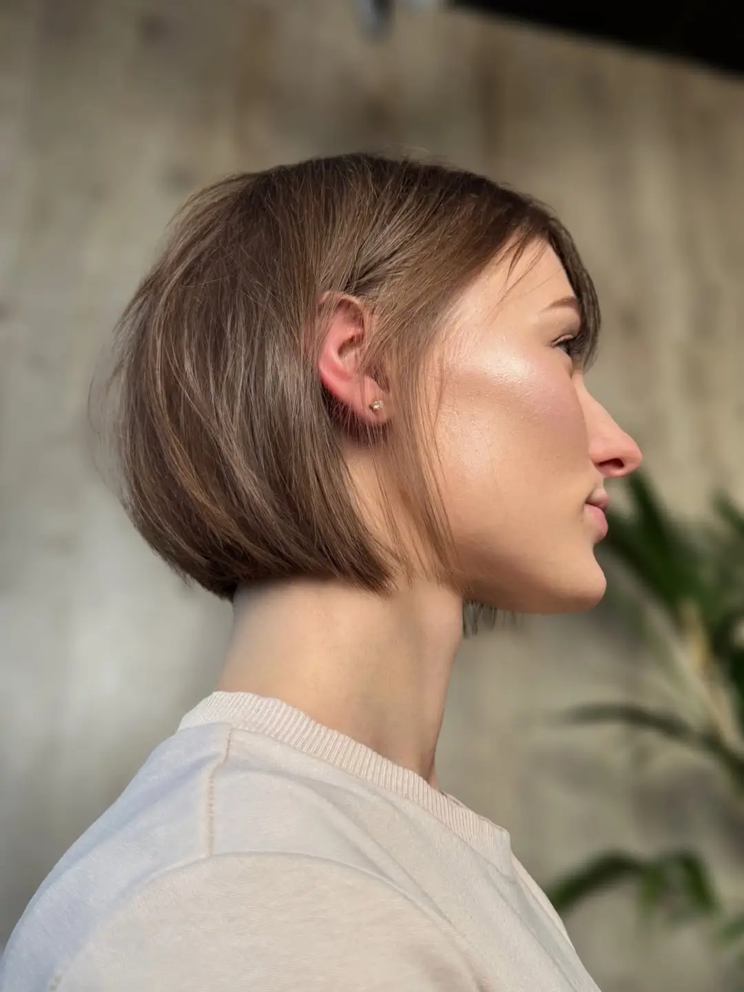 textured summer haircuts for thin fine hair 2026 Sleek tapered bob with natural contour