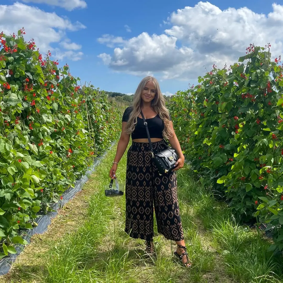 trendy midsize outfits summer 2026 Relaxed Black Looks That Feel Elevated