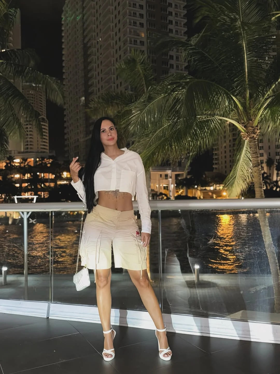 24 June Outfits Ideas for women 2026 Neutral Cargo Shorts And Cropped Shirts Feel Surprisingly Elevated In 2026
