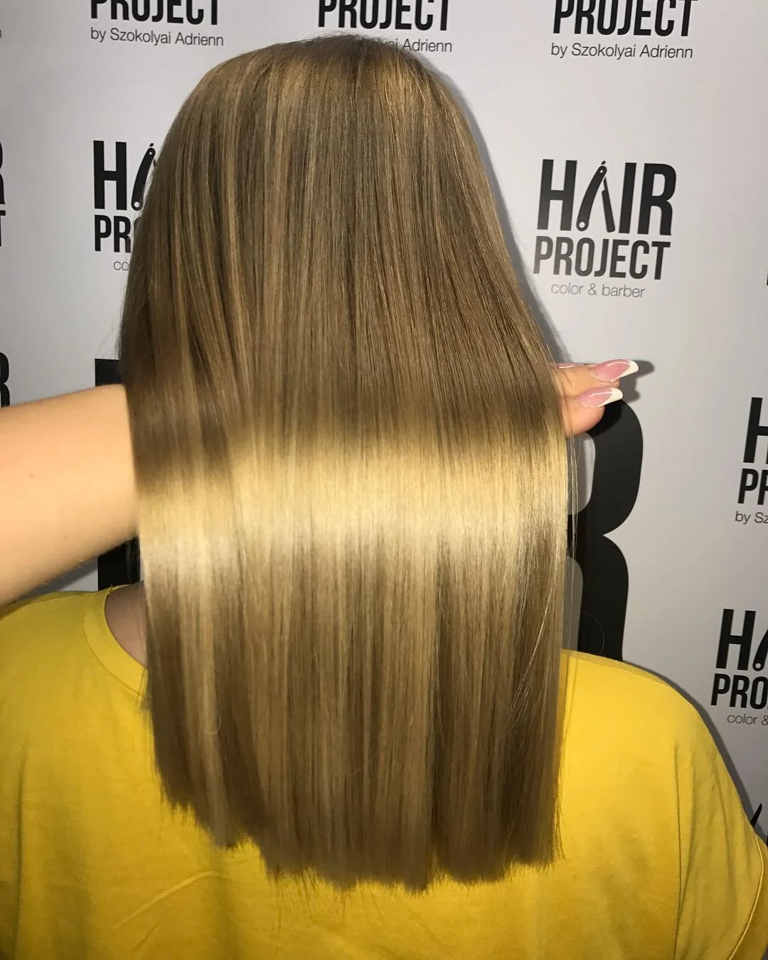 mirror shine summer glossy hair color ideas 2026 Champagne Beige Glass Hair With Reflective Blonde Ends