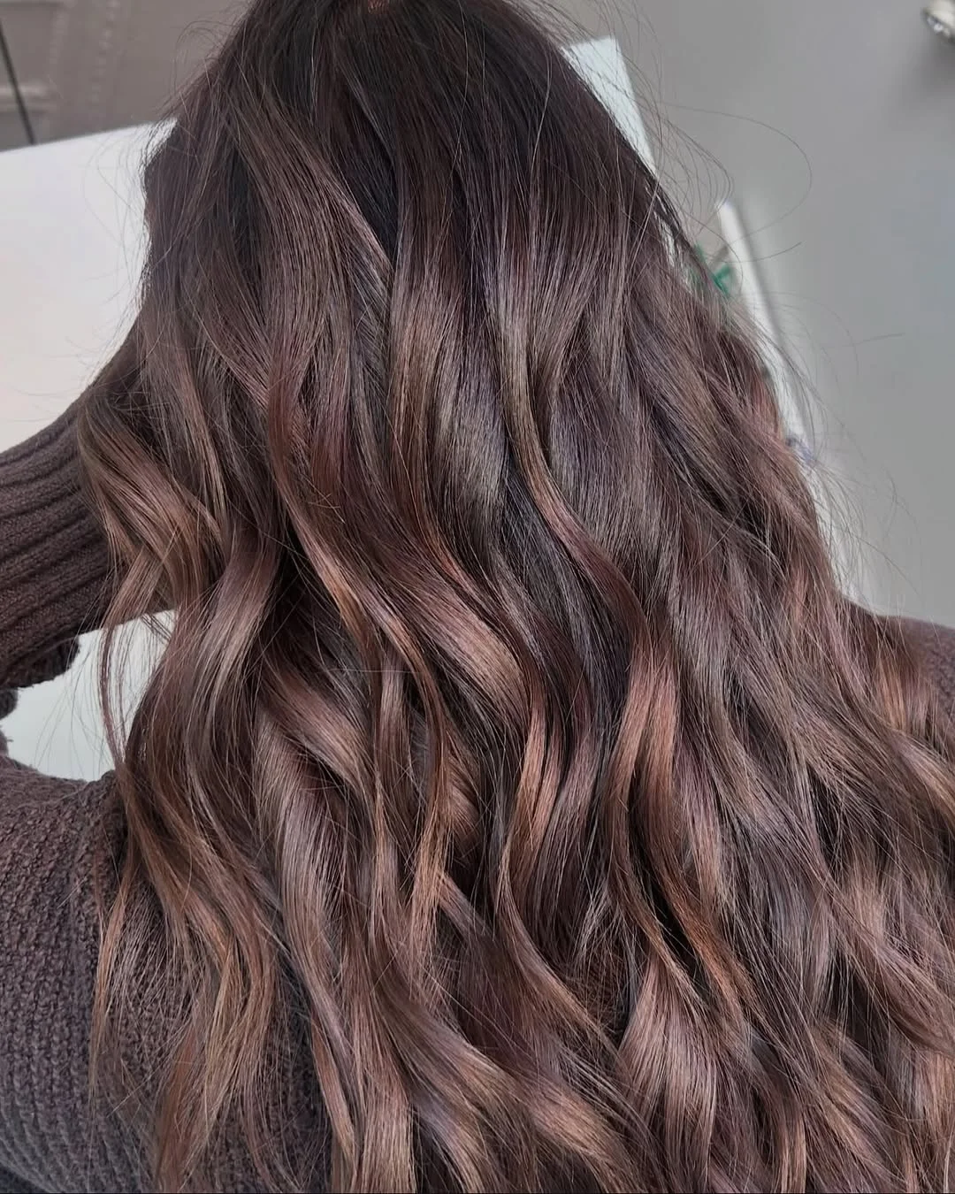 mirror shine summer glossy hair color ideas 2026 Smoky Cocoa Waves With Romantic Shine