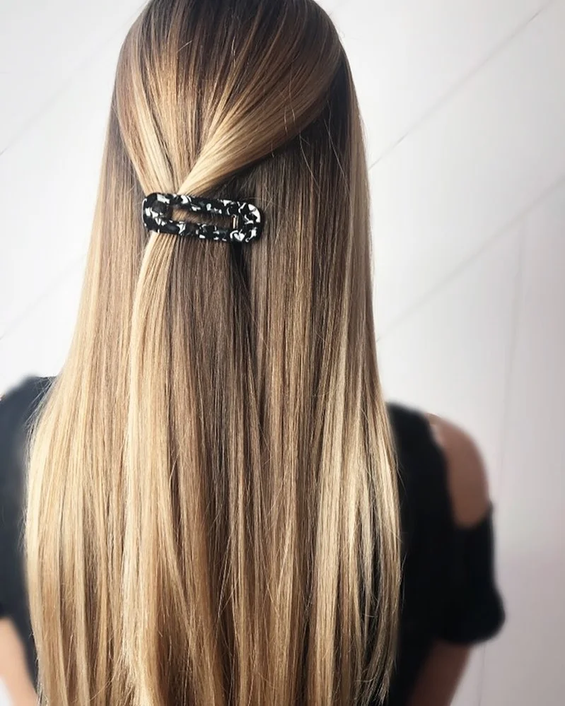 mirror shine summer glossy hair color ideas 2026 Golden Honey Glass Hair With Sleek Ribbon Highlights