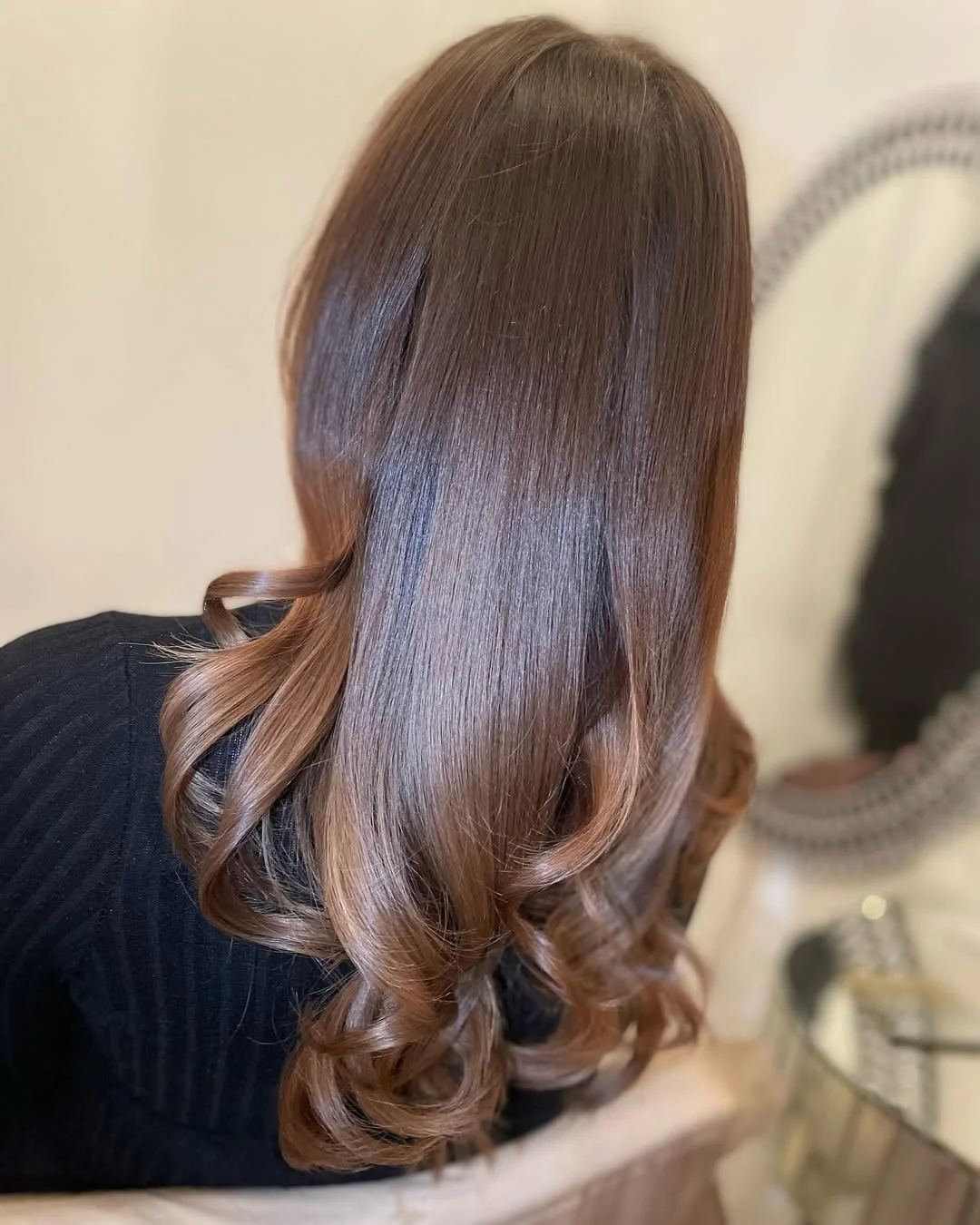 mirror shine summer glossy hair color ideas 2026 Rich Espresso Silk Hair With Curled Glass Ends