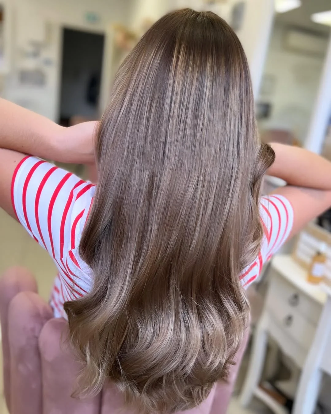 mirror shine summer glossy hair color ideas 2026 Cool Mushroom Mocha With Soft Reflective Dimension