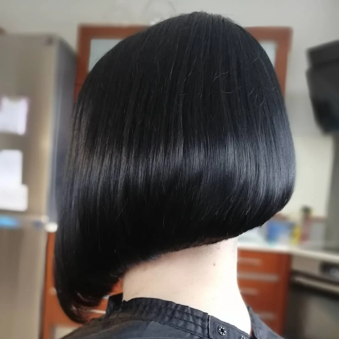mirror shine summer glossy hair color ideas 2026 Glass Black Precision Bob With Liquid Shine
