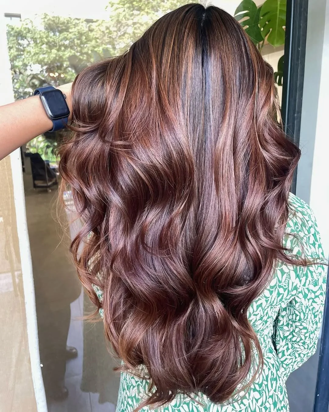 mirror shine summer glossy hair color ideas 2026 Velvet Chocolate Brown Waves With Luxe Shine