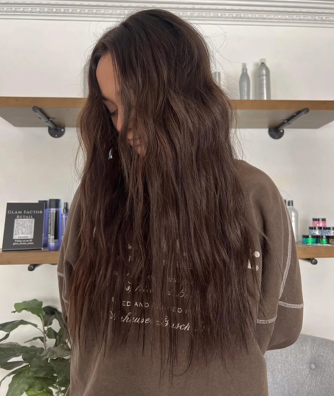 25 rich summer brunette hair color 2026 Long Cocoa Brunette Waves With Effortless Texture