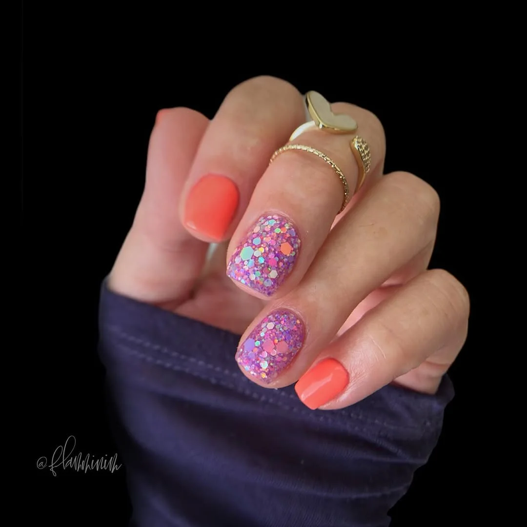 summer glitter nails 2026 Coral Glitter Confetti Nails For A Fun Summer Mood