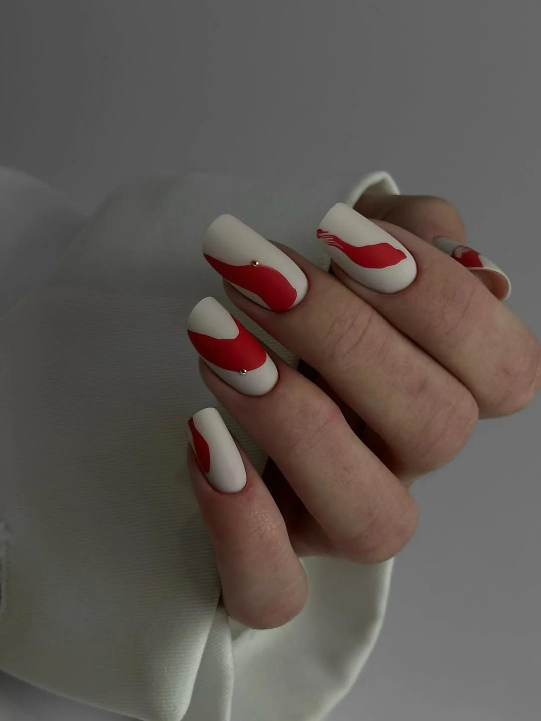 21 summer manicure color ideas 2026 Bold Red Waves Over Creamy White Nails
