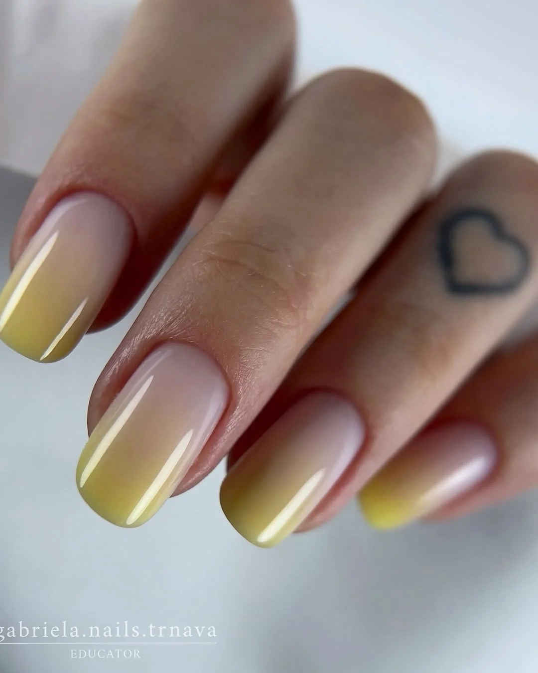 22 summer ombre nails 2026 butter yellow ombre that feels like golden hour